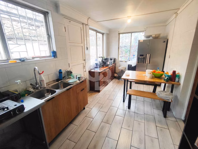 Gran Casa con Potencial para Uso Mixto | Providencia