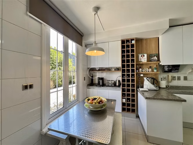 Casa en venta en Lo Barnechea. Colegio Huinganal y otros.