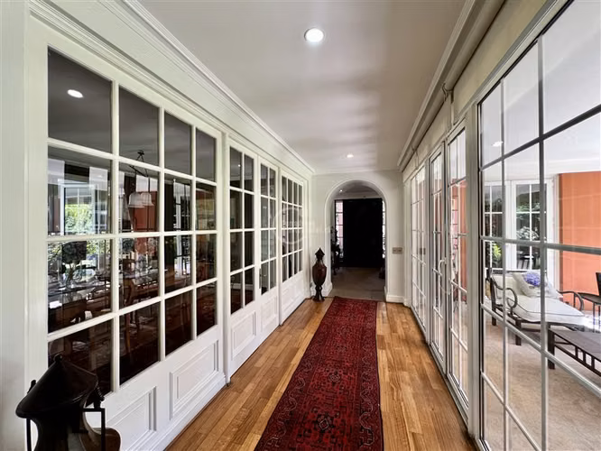 Casa en venta en Lo Barnechea. Colegio Huinganal y otros.