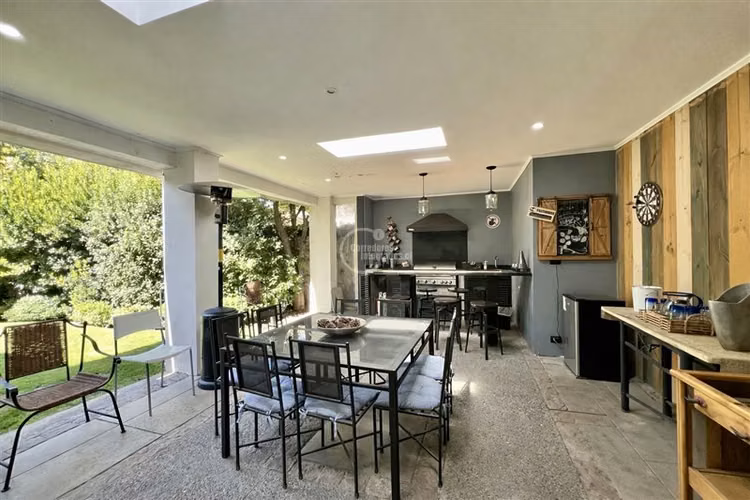 Casa en venta en Lo Barnechea. Colegio Huinganal y otros.