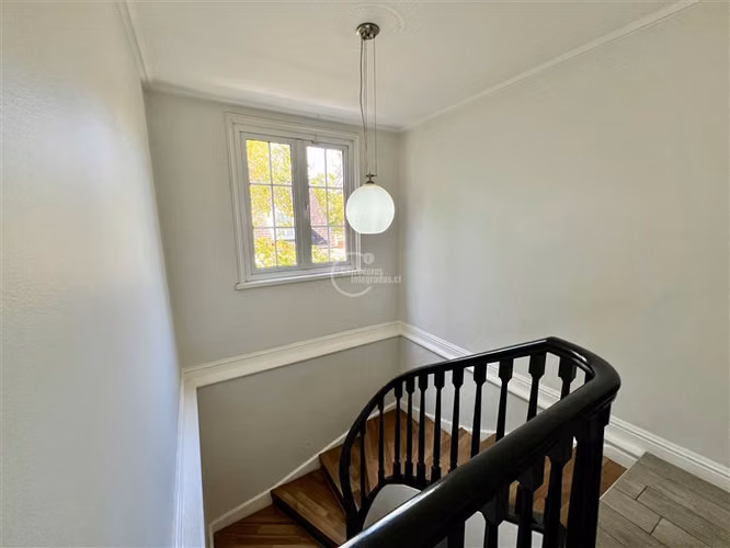 Casa en venta en Lo Barnechea. Colegio Huinganal y otros.