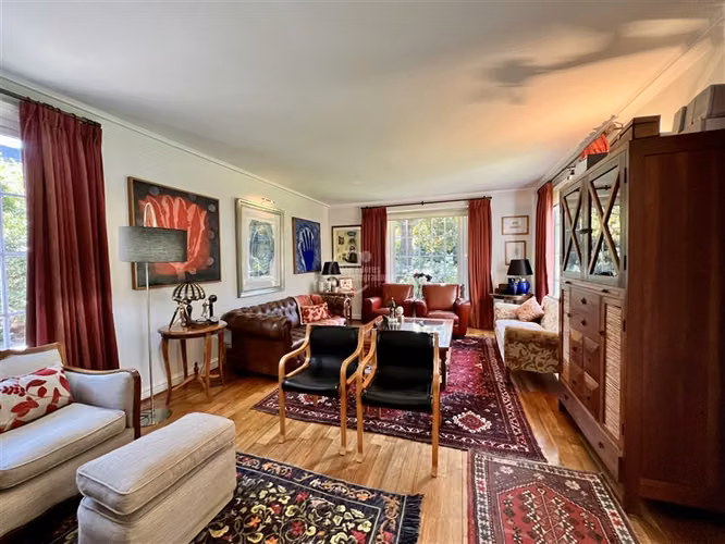 Casa en venta en Lo Barnechea. Colegio Huinganal y otros.