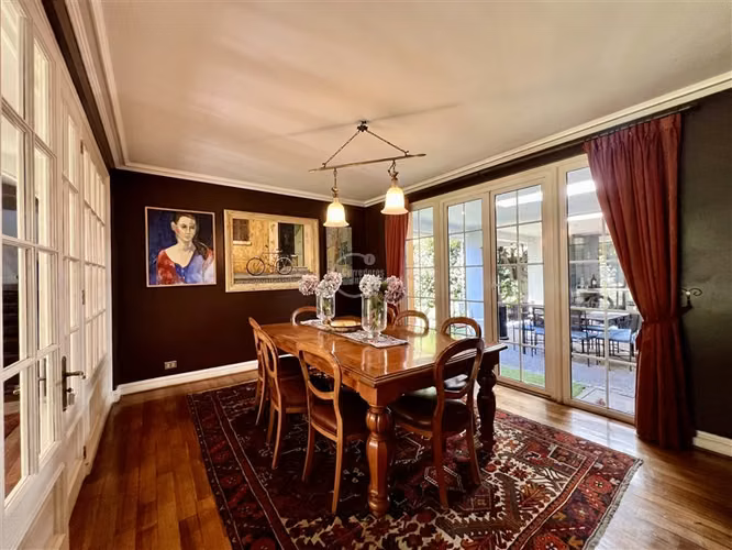 Casa en venta en Lo Barnechea. Colegio Huinganal y otros.