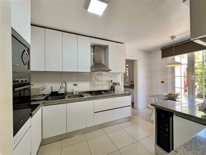 Casa en venta en Lo Barnechea. Colegio Huinganal y otros.