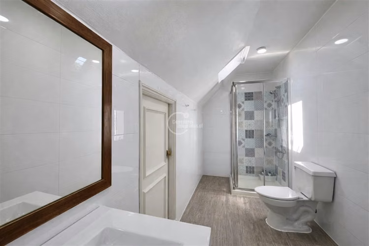 Casa en venta en Lo Barnechea. Colegio Huinganal y otros.