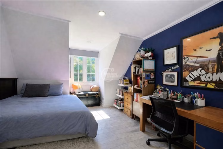 Casa en venta en Lo Barnechea. Colegio Huinganal y otros.