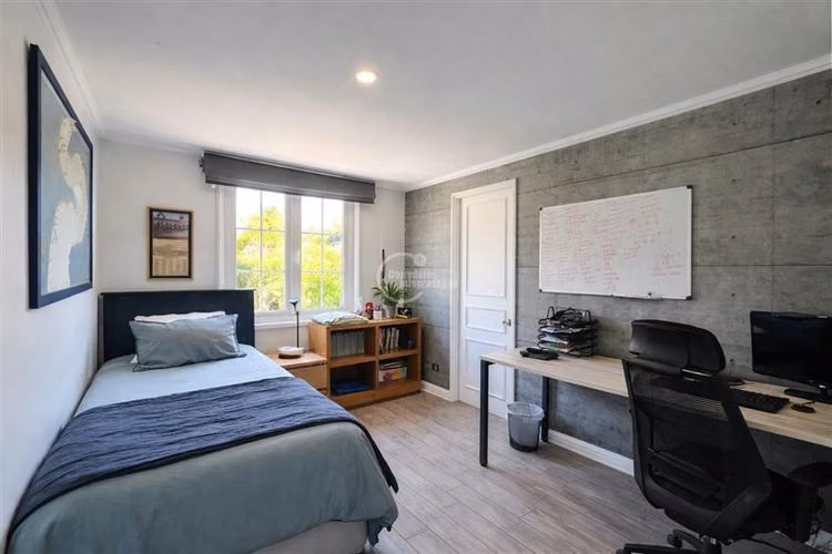 Casa en venta en Lo Barnechea. Colegio Huinganal y otros.