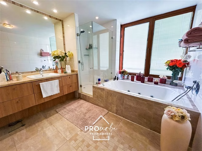 Departamento en venta 6 dorm 2 suite, servicio en Las Condes