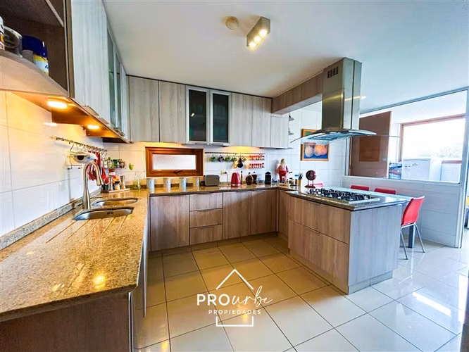 Departamento en venta 6 dorm 2 suite, servicio en Las Condes