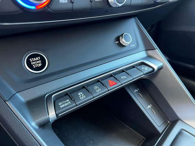 AUDI Q3 40 TFSI 2.0 S LINE  2025