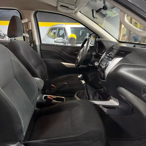 NISSAN NP300 4x4