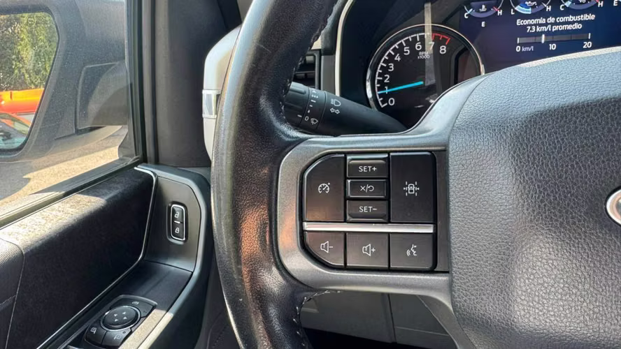 Ford F-150  XLT 4X4 5.0 AUT (2023)