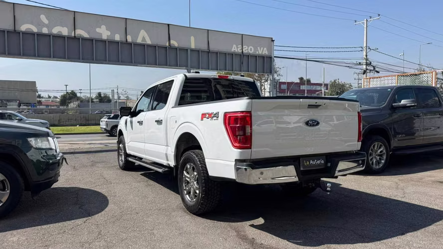 Ford F-150  XLT 4X4 5.0 AUT (2023)