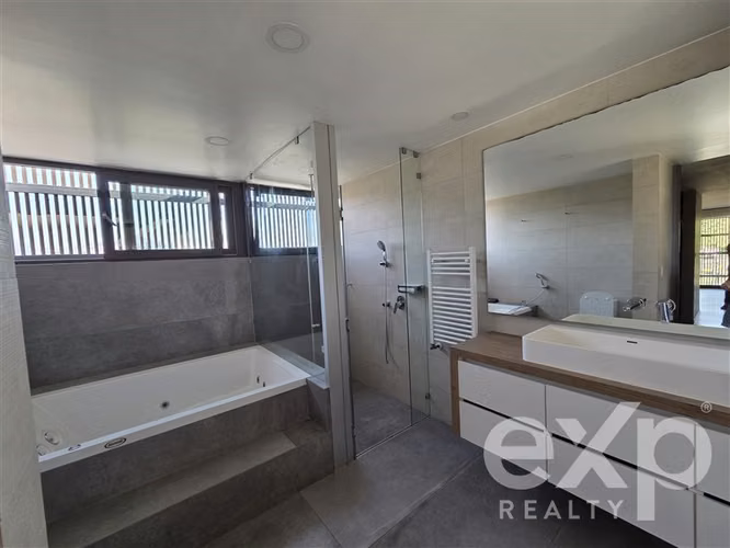 Casa mediterránea en venta. Arquitectura moderna y funcional