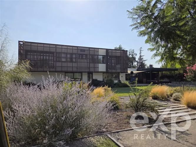 Casa mediterránea en venta. Arquitectura moderna y funcional
