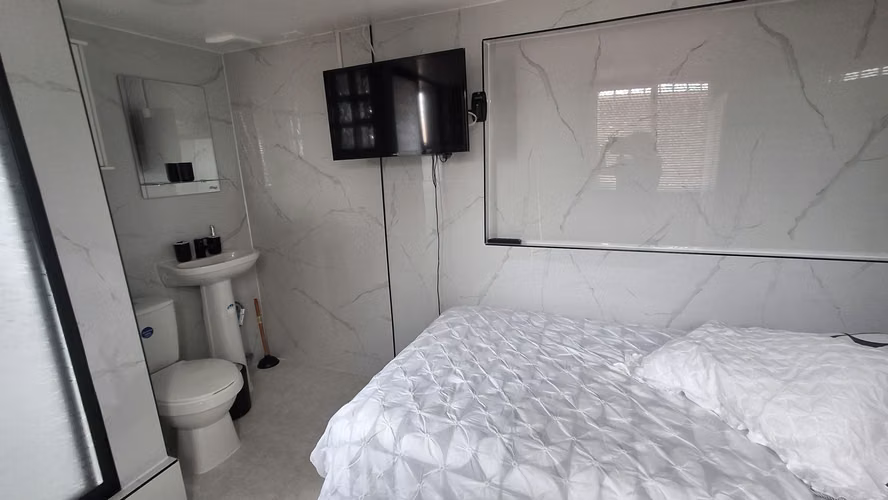 Habitación/ baño( 2,50 x 3,50 )jardines del norte