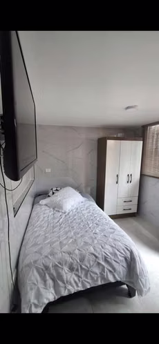 Habitación/ baño( 2,50 x 3,50 )jardines del norte