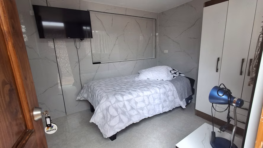 Habitación/ baño( 2,50 x 3,50 )jardines del norte