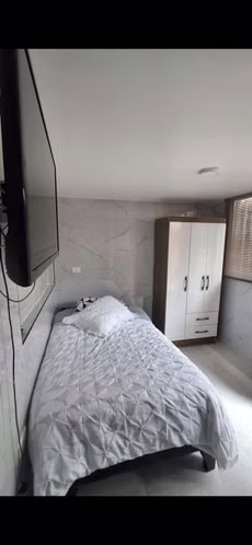 Habitación/ baño( 2,50 x 3,50 )jardines del norte