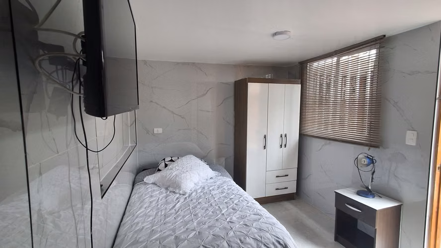 Habitación/ baño( 2,50 x 3,50 )jardines del norte