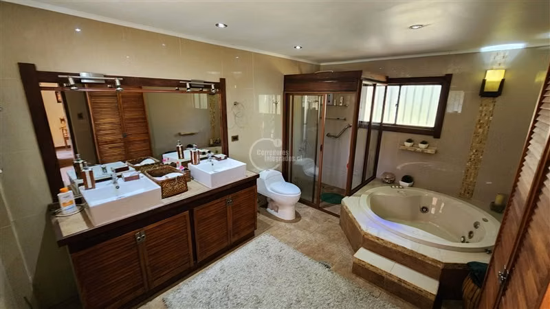 Casa en venta de 5 dorm. en Los Angeles