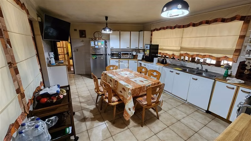 Casa en venta de 5 dorm. en Los Angeles