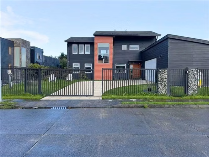 Casa en venta de 4 dorm. en Puerto Varas