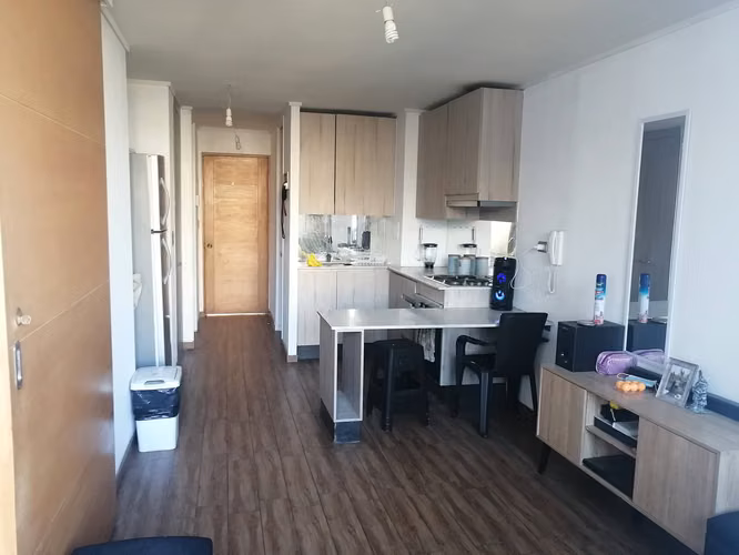 OPORTUNIDAD: Depto 2D 2B/ Metro Ecuador/ Vende su dueña