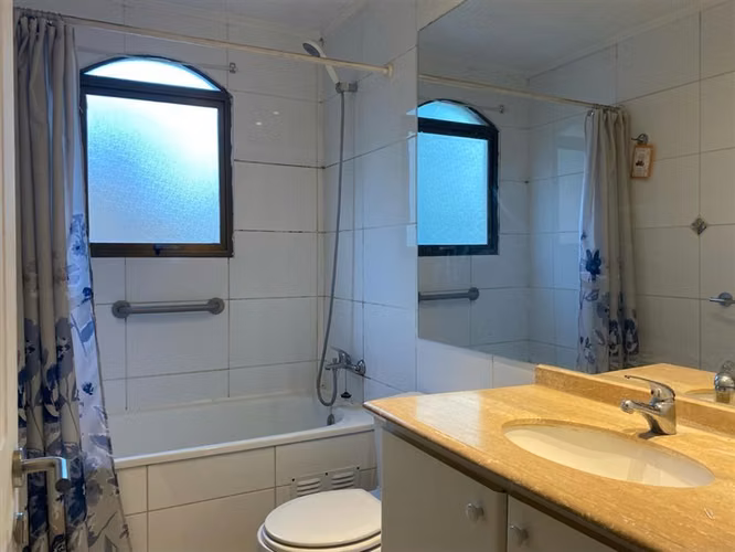 Casa venta 4 dormitorios 3 baños El Solar Arqviva, Peñalolén