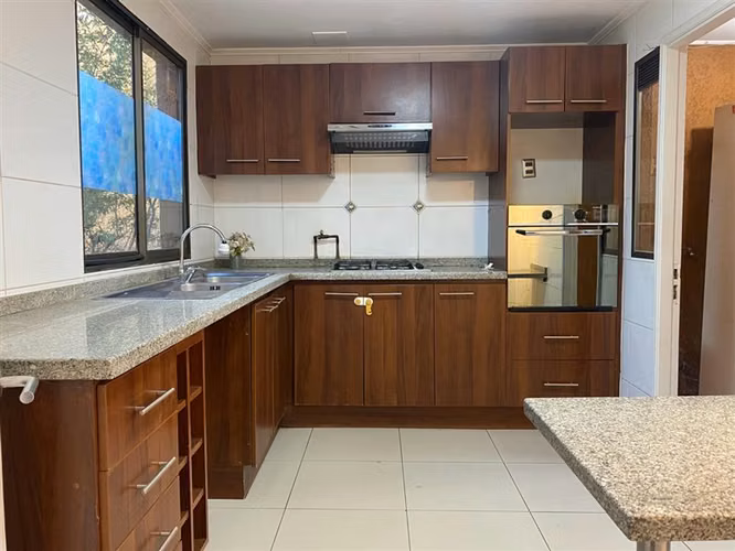 Casa venta 4 dormitorios 3 baños El Solar Arqviva, Peñalolén