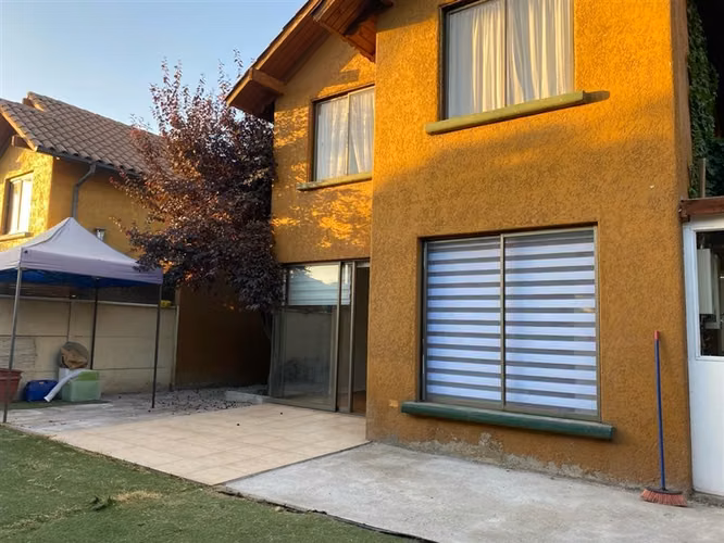 Casa venta 4 dormitorios 3 baños El Solar Arqviva, Peñalolén