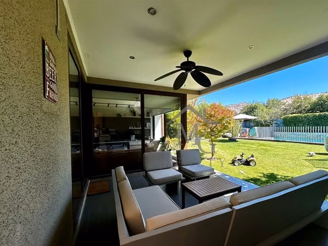 Casa en venta de 4 dorm. en Chicureo Piedra Roja Colina