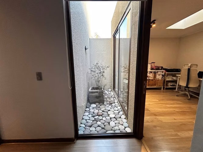 Casa en venta de 4 dorm. en Chicureo Piedra Roja Colina