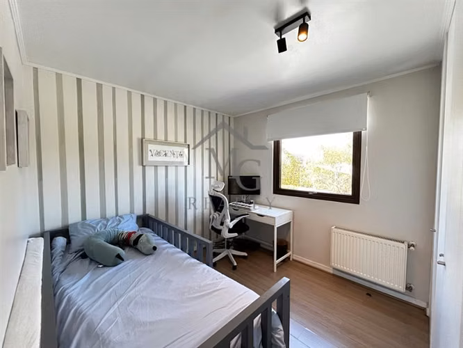 Casa en venta de 4 dorm. en Chicureo Piedra Roja Colina