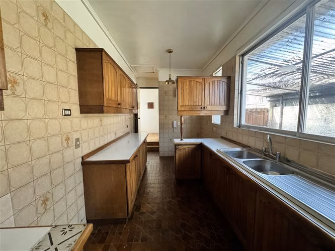 REBAJADA! Oportunidad de Inversión Casa a Remodelar