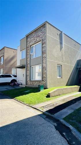 Vende casa en condominio - Sector poniente.
