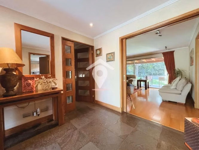 Casa en venta de 5 dorm. en Colina, Colegio Highlands.