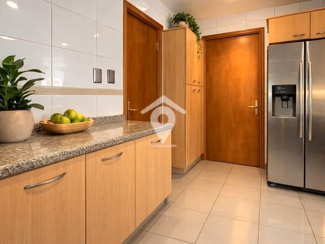 Casa en venta de 5 dorm. en Colina, Colegio Highlands.