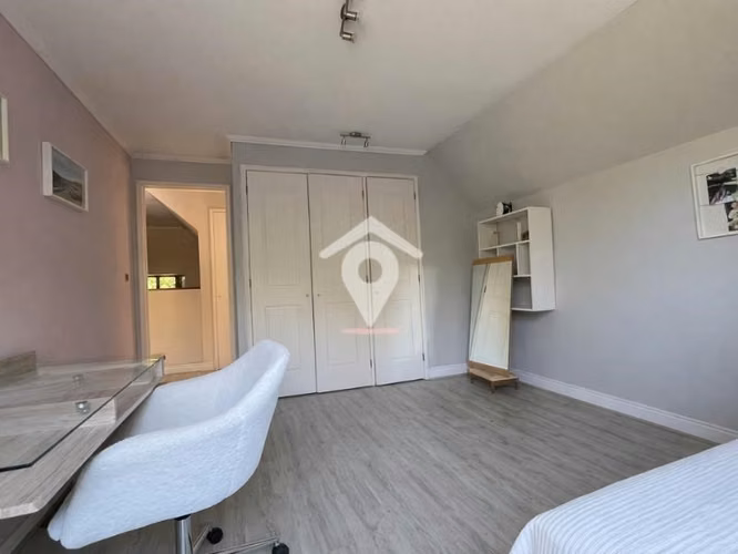 Casa en venta de 5 dorm. en Colina, Colegio Highlands.