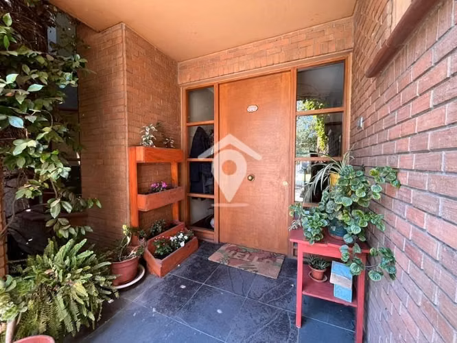 Casa en venta de 5 dorm. en Colina, Colegio Highlands.