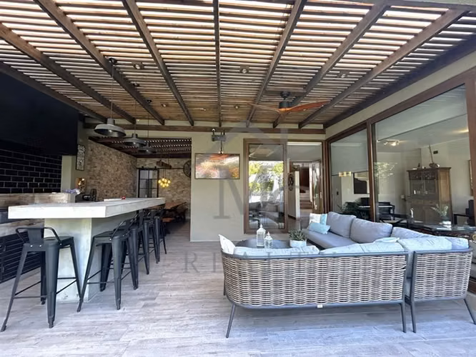 Casa en venta de 4 dorm. en Piedra Roja Chicureo Colina