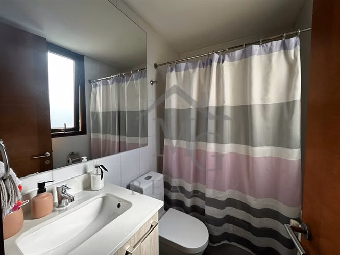 Casa en venta de 4 dorm. en Piedra Roja Chicureo Colina