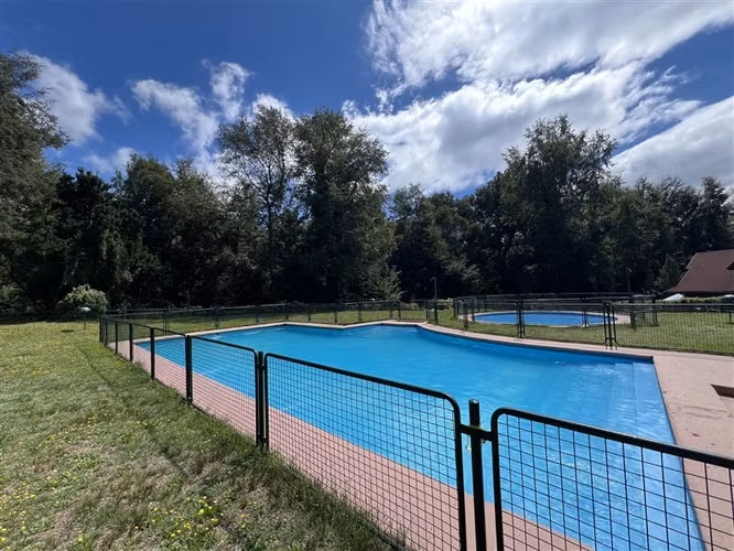 Casa en venta 4 dormitorios Condominio Pucón