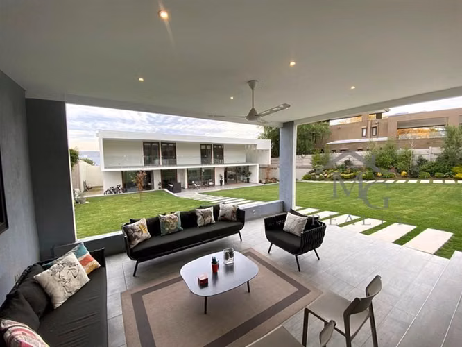 Casa en venta de 5 dorm. en Piedra Roja Chicureo Colina