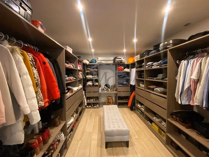 Casa en venta de 5 dorm. en Piedra Roja Chicureo Colina