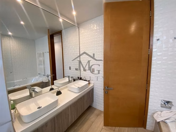 Casa en venta de 5 dorm. en Piedra Roja Chicureo Colina