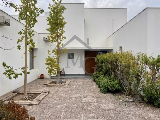 Casa en venta de 5 dorm. en Piedra Roja Colina