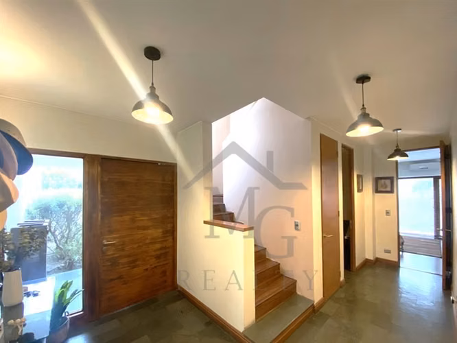 Casa en venta de 5 dorm. en Piedra Roja Colina