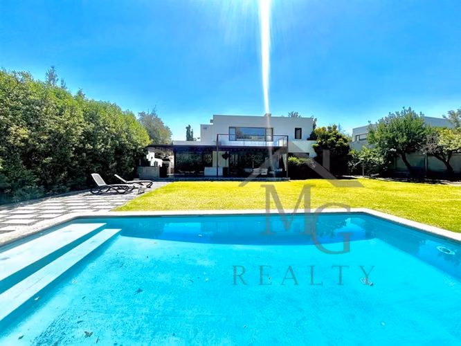Casa en venta de 5 dorm. en Piedra Roja Colina
