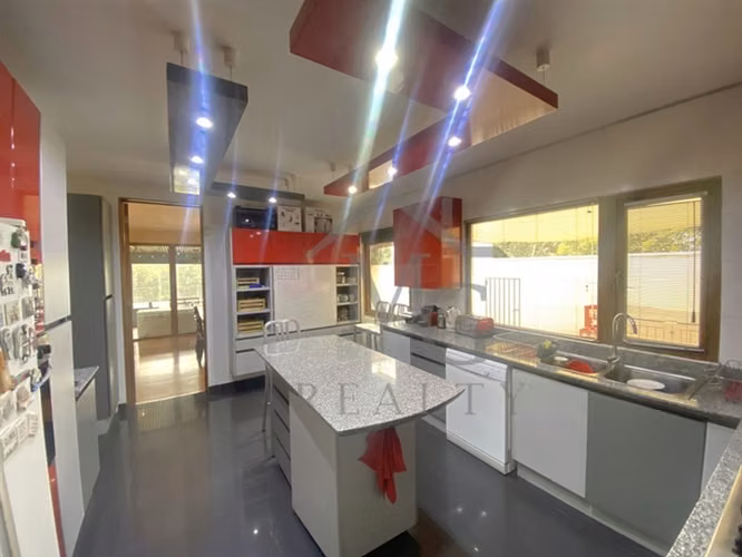 Casa en venta de 5 dorm. en Piedra Roja Colina